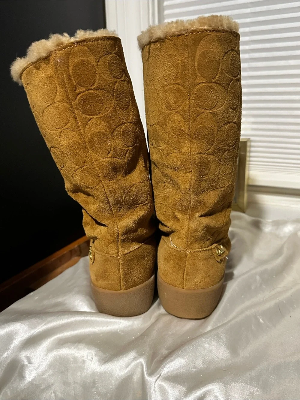 EUC Coach Suede Sherpa Lined Boots in Camel